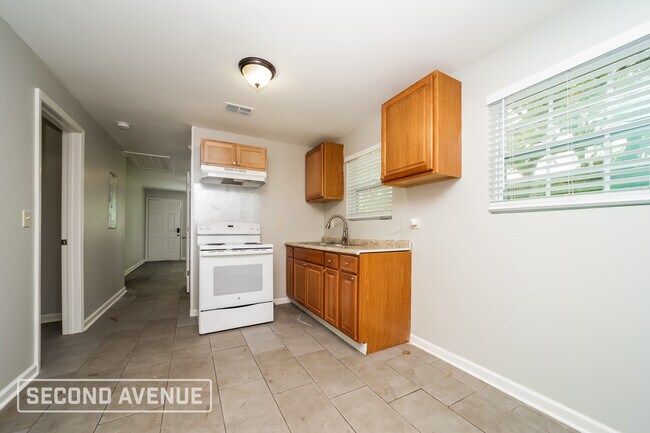 Building Photo - 1211 W 25th St