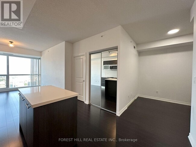 Photo du bâtiment - 386-4386 Yonge St