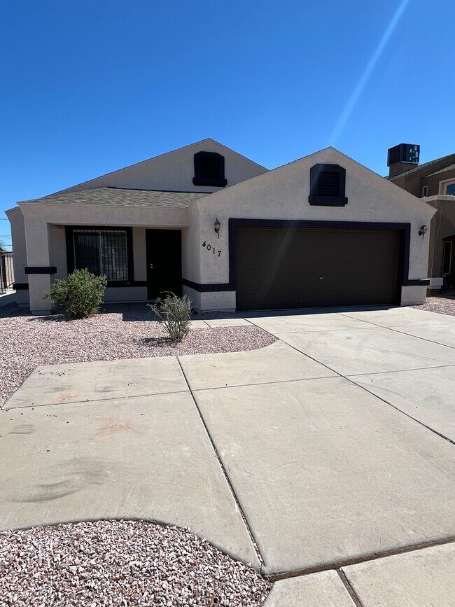 Foto del edificio - South Phoenix 4 Bed 2 Bath