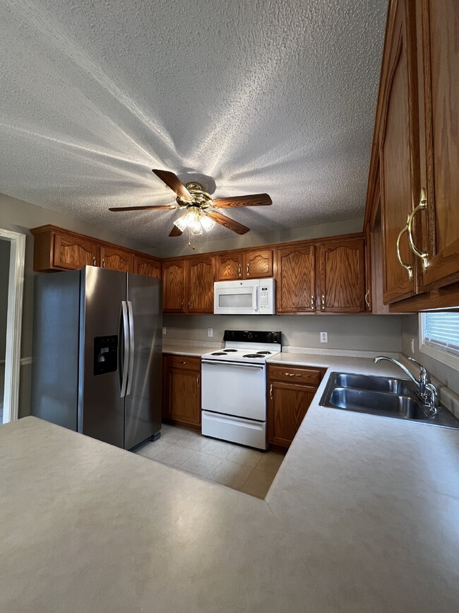 Building Photo - 3427 Poplar Hill