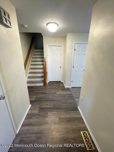 Building Photo - 331 Oak Knoll Dr