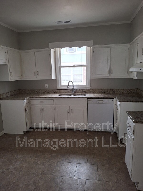 Building Photo - 3588 Macon Rd
