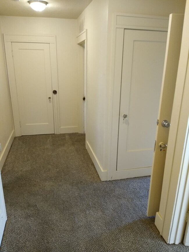 Foto del edificio - 7 bedroom 2 bath house! Very close to SUU!