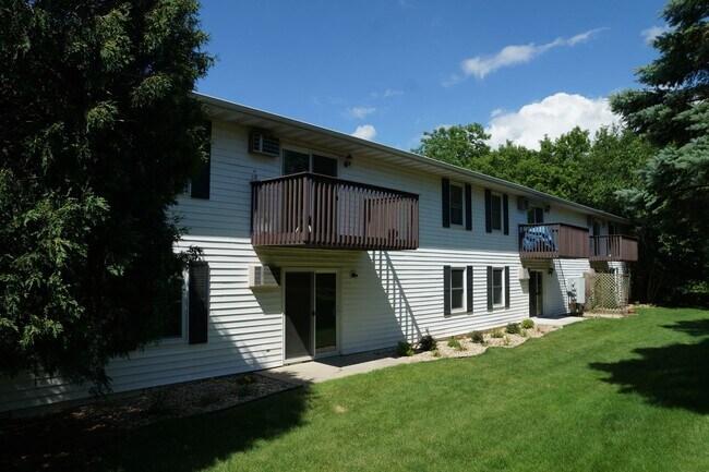 Foto del edificio - In-unit laundry, minutes from Madison and ...