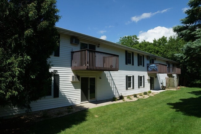 Building Photo - In-unit laundry, minutes from Madison and ...