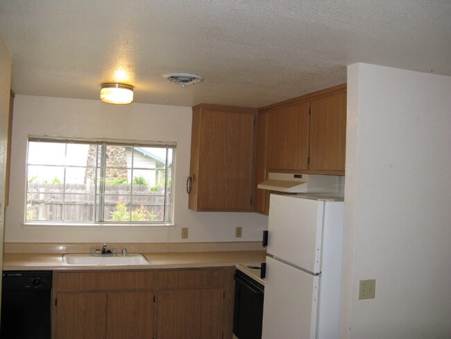 Building Photo - 6616 Hammond Ave