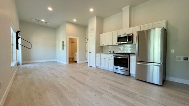 Foto del edificio - New Construction Studio Apartment with Air...