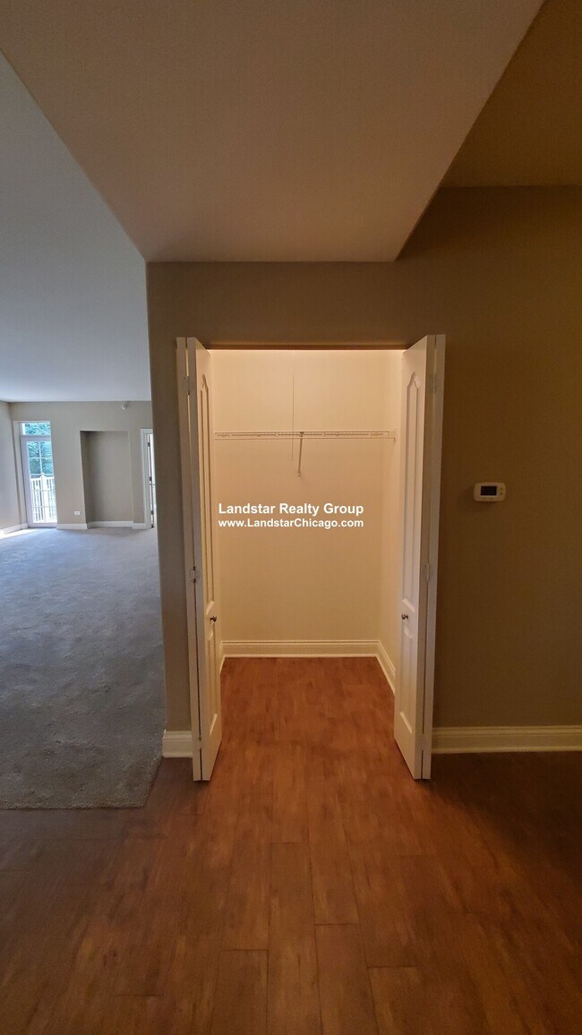 2 Itasca Rd Unit 216, Itasca, IL 60143 Condo for Rent in Itasca, IL