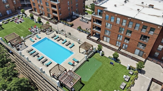 Building Photo - Evanston Place