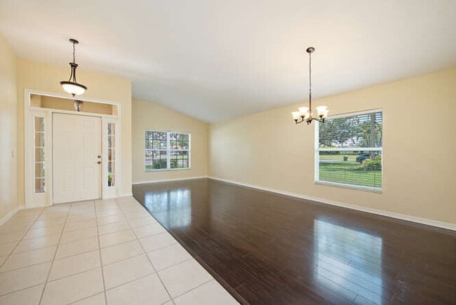 Foto del edificio - 2271 Grove Dr