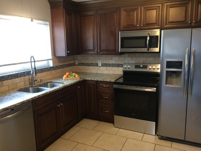 Foto del edificio - 7426 Lindbergh Dr