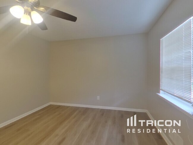 Foto del edificio - 786 Robin Dr SE