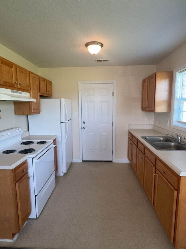 Building Photo - 204 Angus Ln