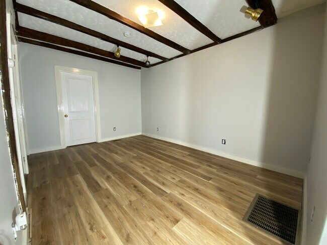 Living Room - 563 White Mountain Hwy