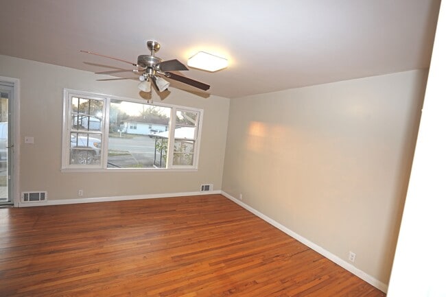 Foto del edificio - 1106 S Strong Blvd