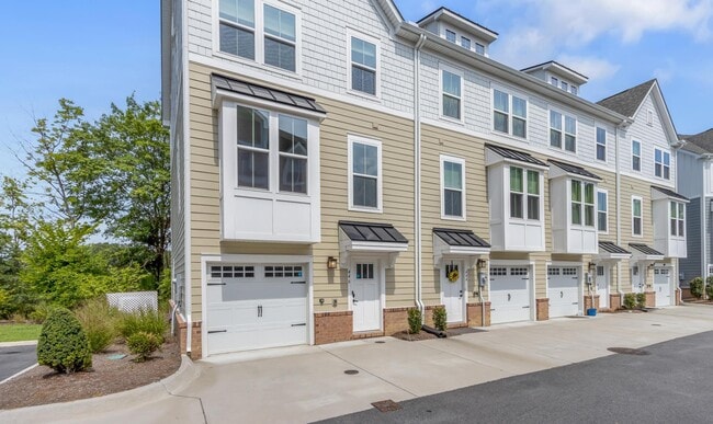 Building Photo - 446 Westport St