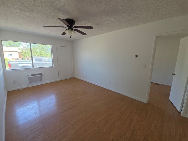 Building Photo - L Street Duplex