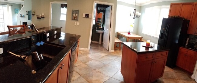 Building Photo - 132 Greenwich Cir