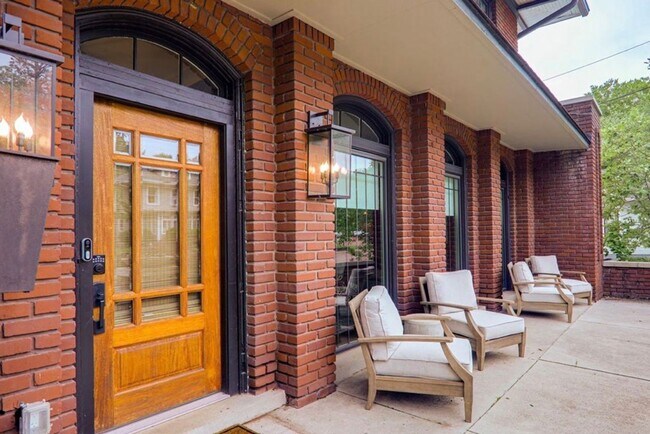 Foto del edificio - 708 N Highland Ave