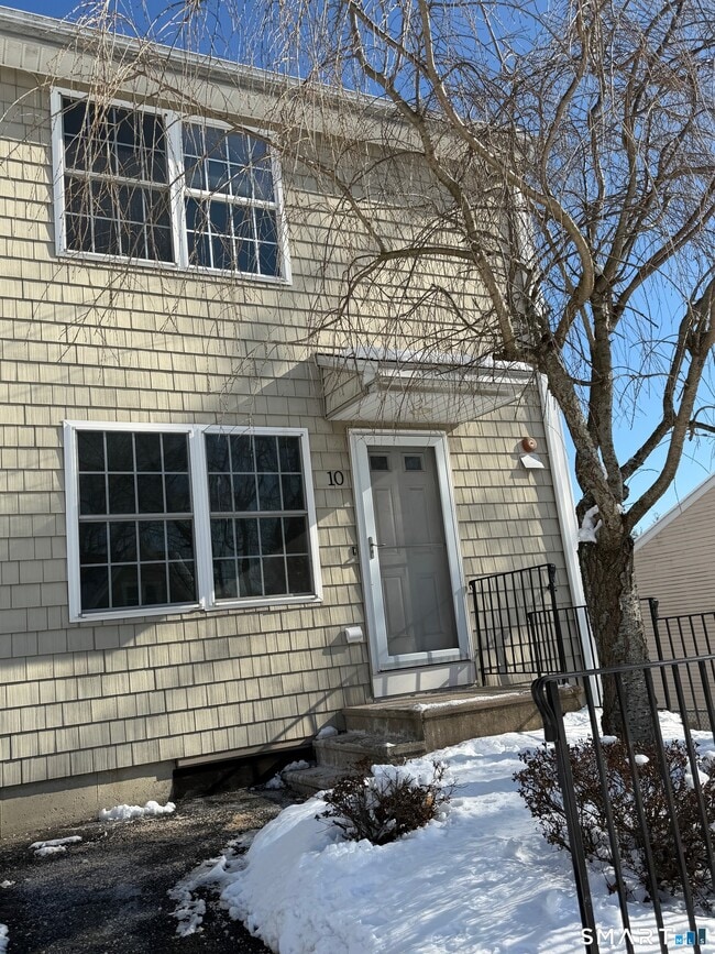 Foto del edificio - 108 Mohican Ave