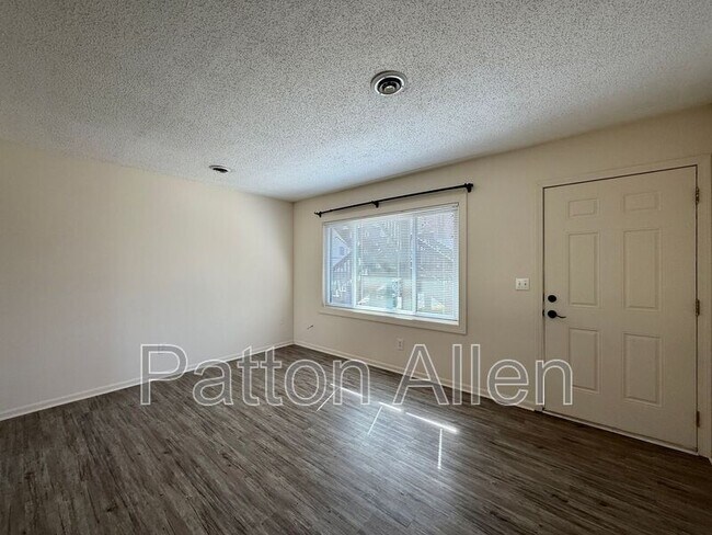 Building Photo - 21 Dawnwood Cir