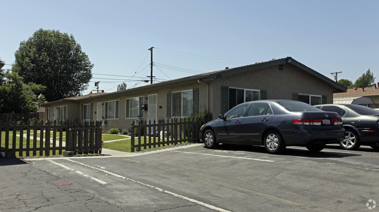 Primary Photo - 517-521 52 Virginia Ave