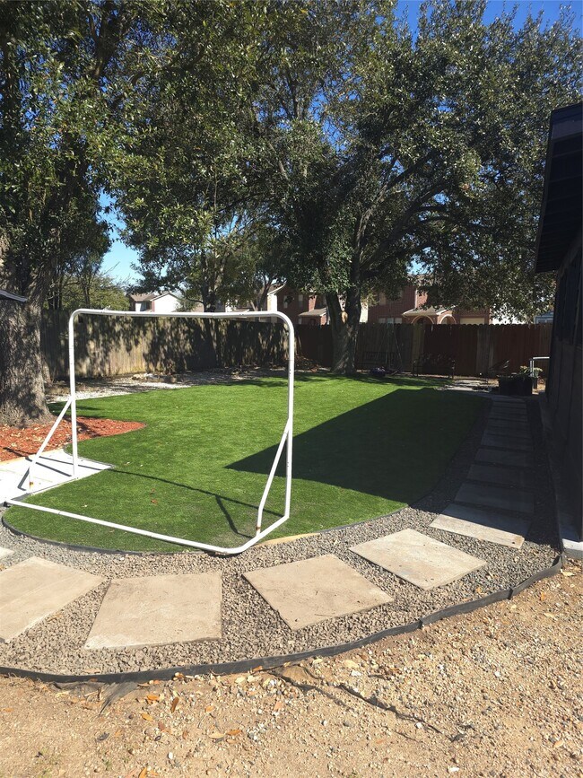 Foto del edificio - 6402 Frosty Brook Dr