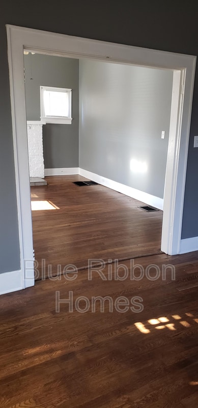 Building Photo - 2543 E 5th Ave