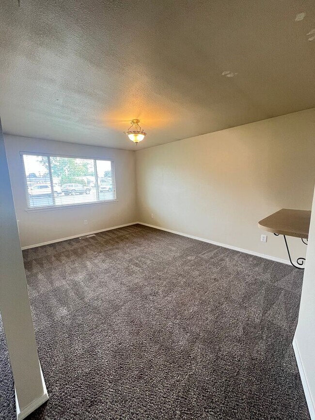 Foto del edificio - 3 Bedroom home in desirable neighborhood!