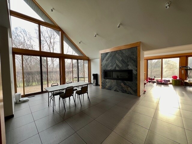 Foto del edificio - 6738 Lakeridge Dr