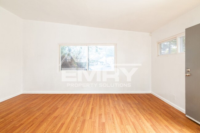 Building Photo - 10530 Crenshaw Blvd