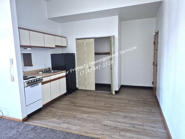 Building Photo - 518 W Cunningham St