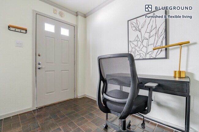 Foto del edificio - 301 E 4th St