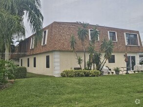 Building Photo - 161 SE Village Dr