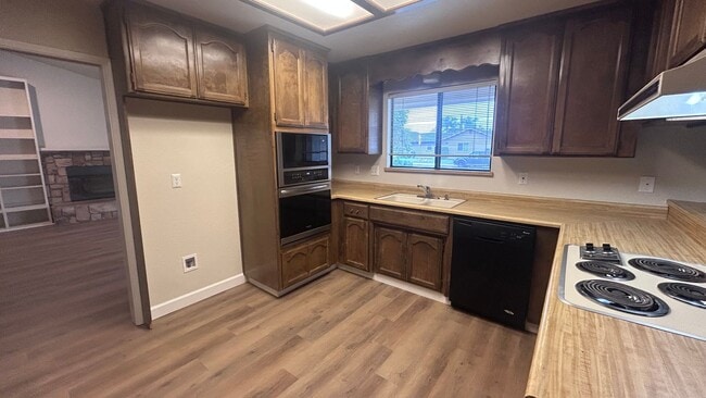 Building Photo - Lakewood Elementary School District