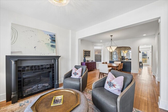 Foto del edificio - 4912 N Winchester Ave