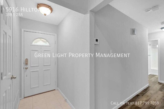 Building Photo - 5916 Hilltop Dr