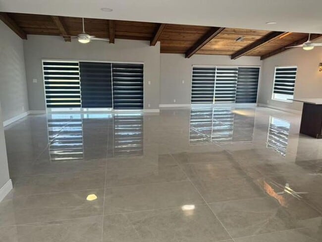 Foto del edificio - 1600 SW 72nd Ave