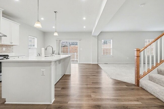 Foto del edificio - 484 Bridgepoint Dr