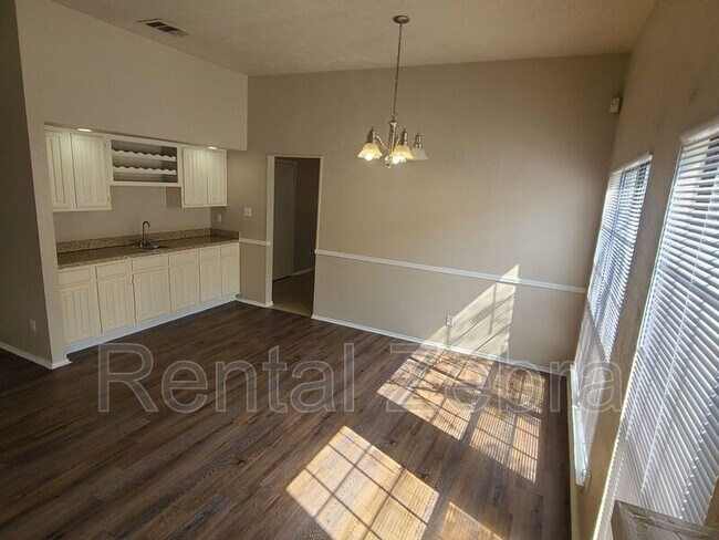Foto del edificio - 1733 Colborne Dr
