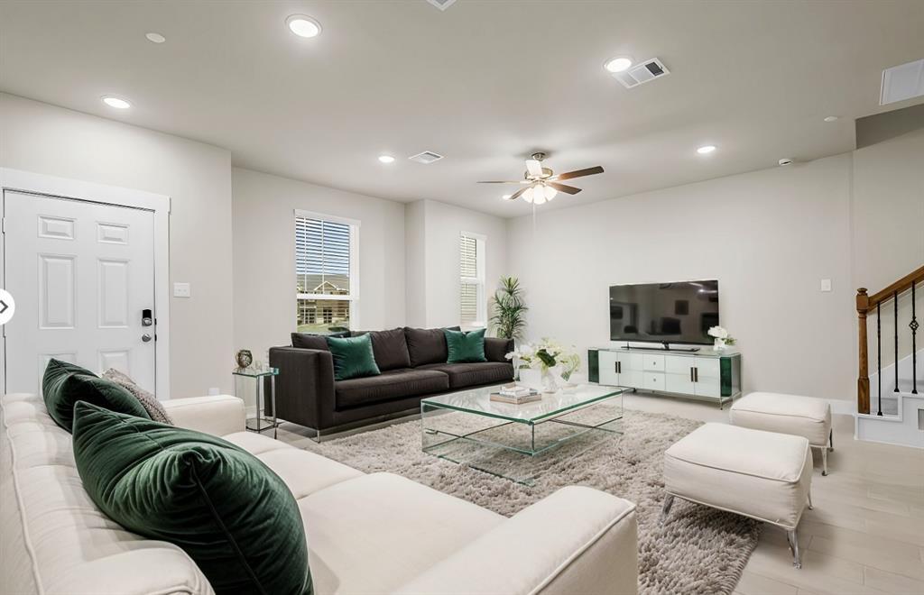 Foto principal - 2231 Seven Oaks Blvd