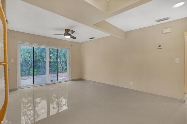 Building Photo - 2 br, 2 bath House - 3548 NE 5th Dr # B