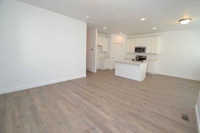 Building Photo - 15230 S Tack Way