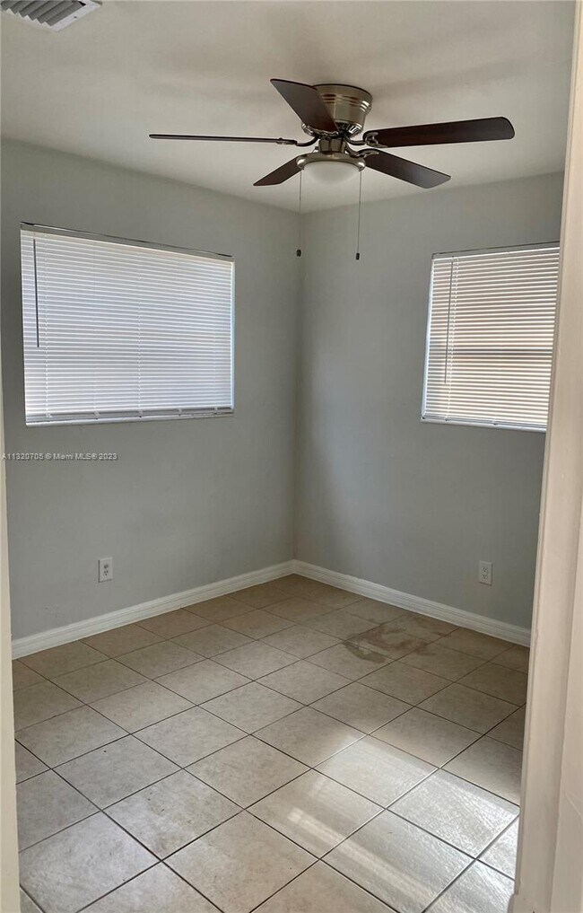 Foto del edificio - 908 NW 17th Ave