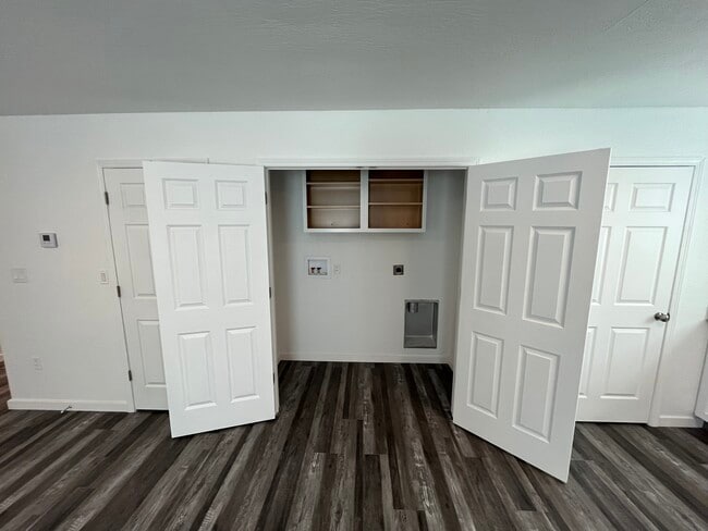 Building Photo - 949 St Louis St