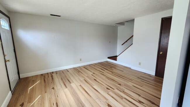 Foto del edificio - 198 E Norwich Ave