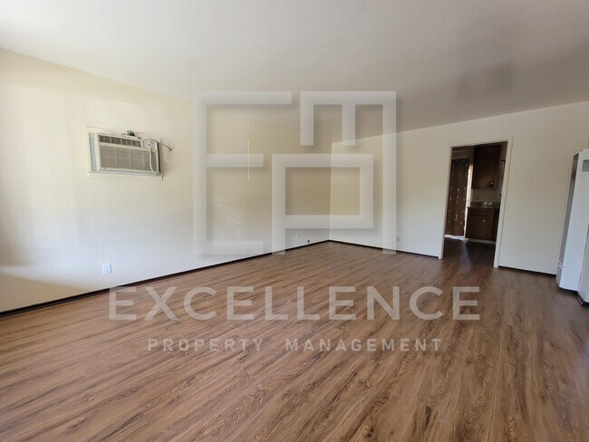 Foto del edificio - 1845 Fallbrook Ave