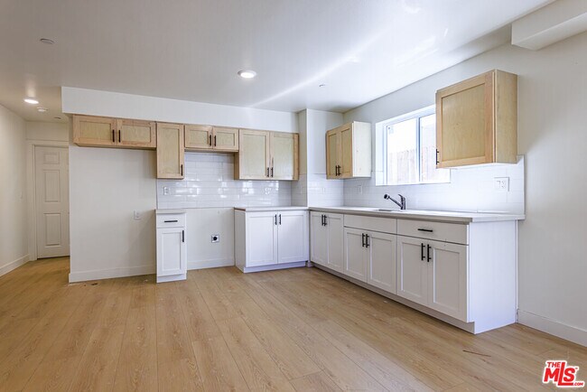 Foto del edificio - 1652 Murchison St