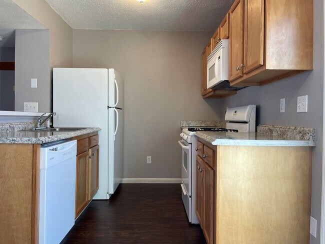 Building Photo - 5098 Stoneybrook Blvd