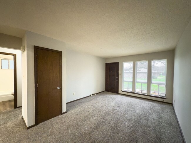 Foto del edificio - 2427-2427 E Heying Dr